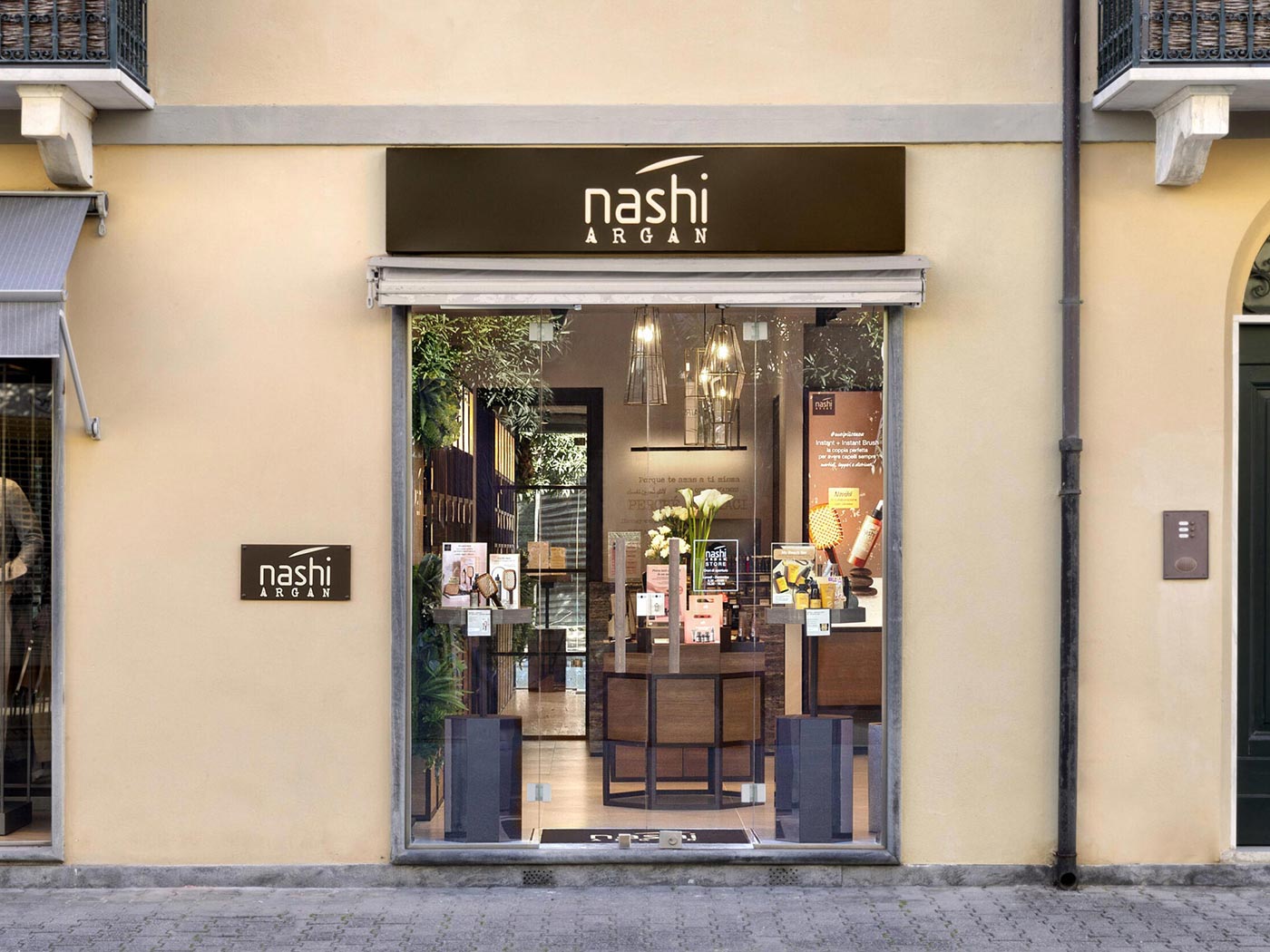 Store Nashi Argan, Italy  Fiandre Architectural Surfaces